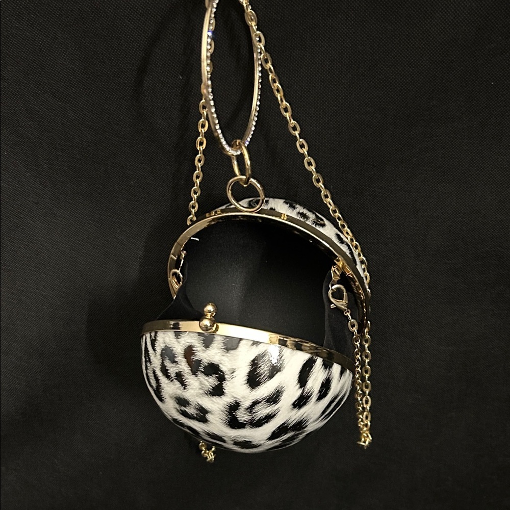Chic Leopard Print Round Purse - image 3